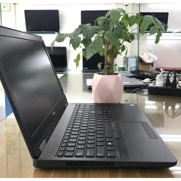 Laptop Cũ Dell 5570 I5-6300U/ RAM 8GB/ SSD 256GB/ 15.6 inch FHD  