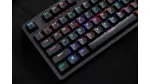 Trên tay bàn phím chơi game giá rẻ E-DRA EK3104.